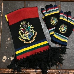 Harry Potter / Hogwarts scarf & gloves